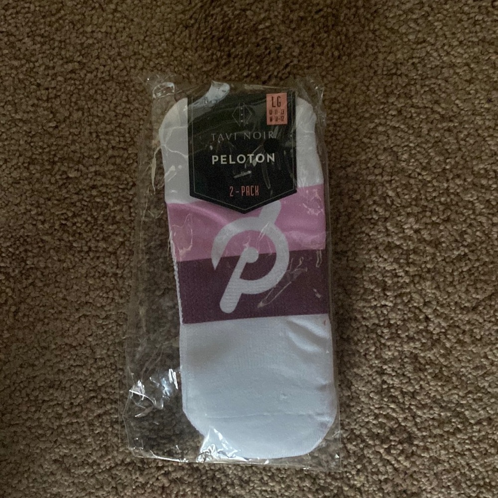 New WOMENS peloton socks in package